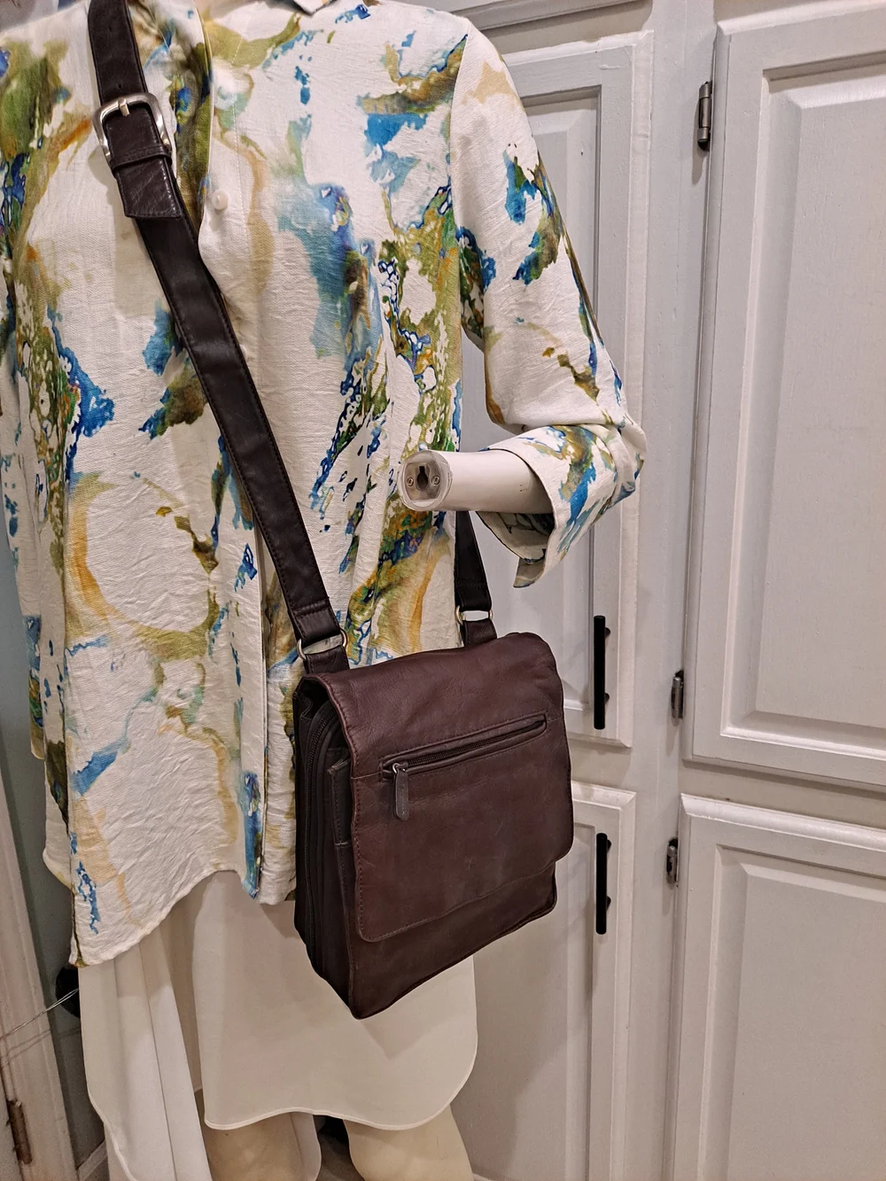 CAFE By Marlo Vintage Compact Leather Messenger Bag Dark Brown Organizer Travel